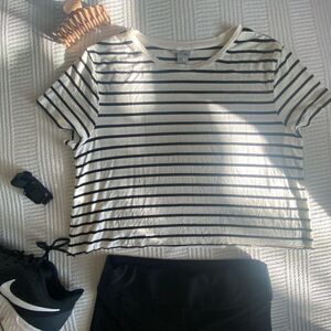 H&M cute white soft t shirt comfortable crop top black stripes loose fit NWOT